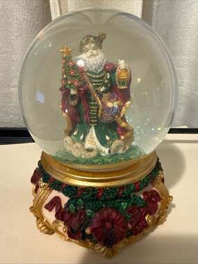 San Francisco Music Box Company Joan Pilallis Father Christmas